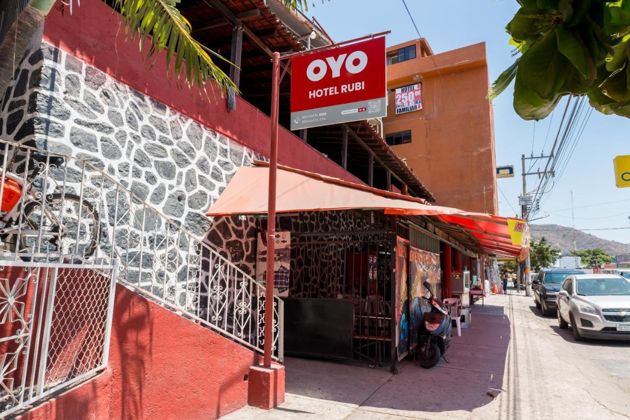 Oyo Hotel Rubi Zihuatanejo Exterior foto