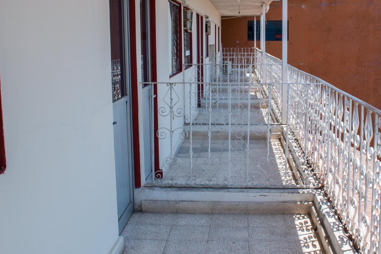 Oyo Hotel Rubi Zihuatanejo Exterior foto